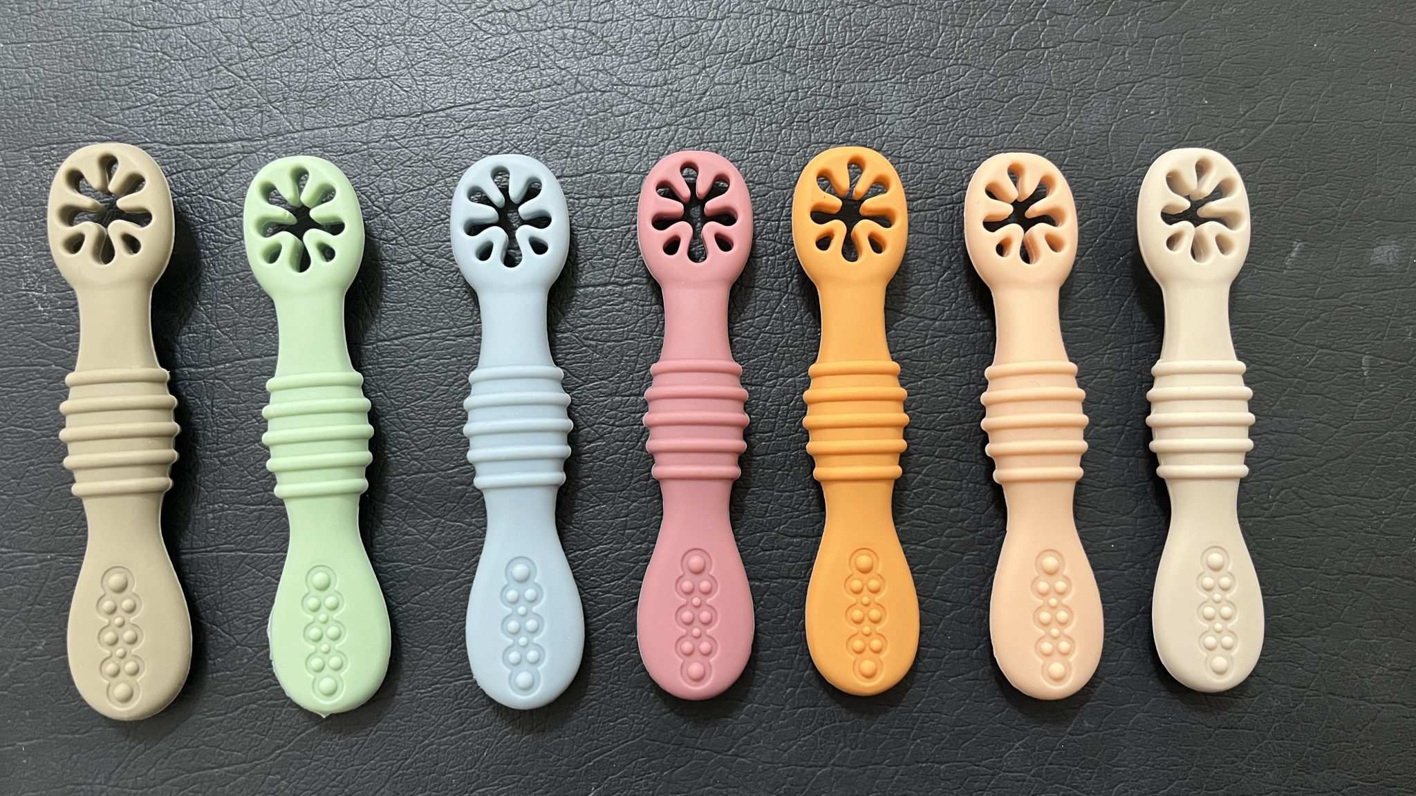 قاشق سیلیکونی نوزاد